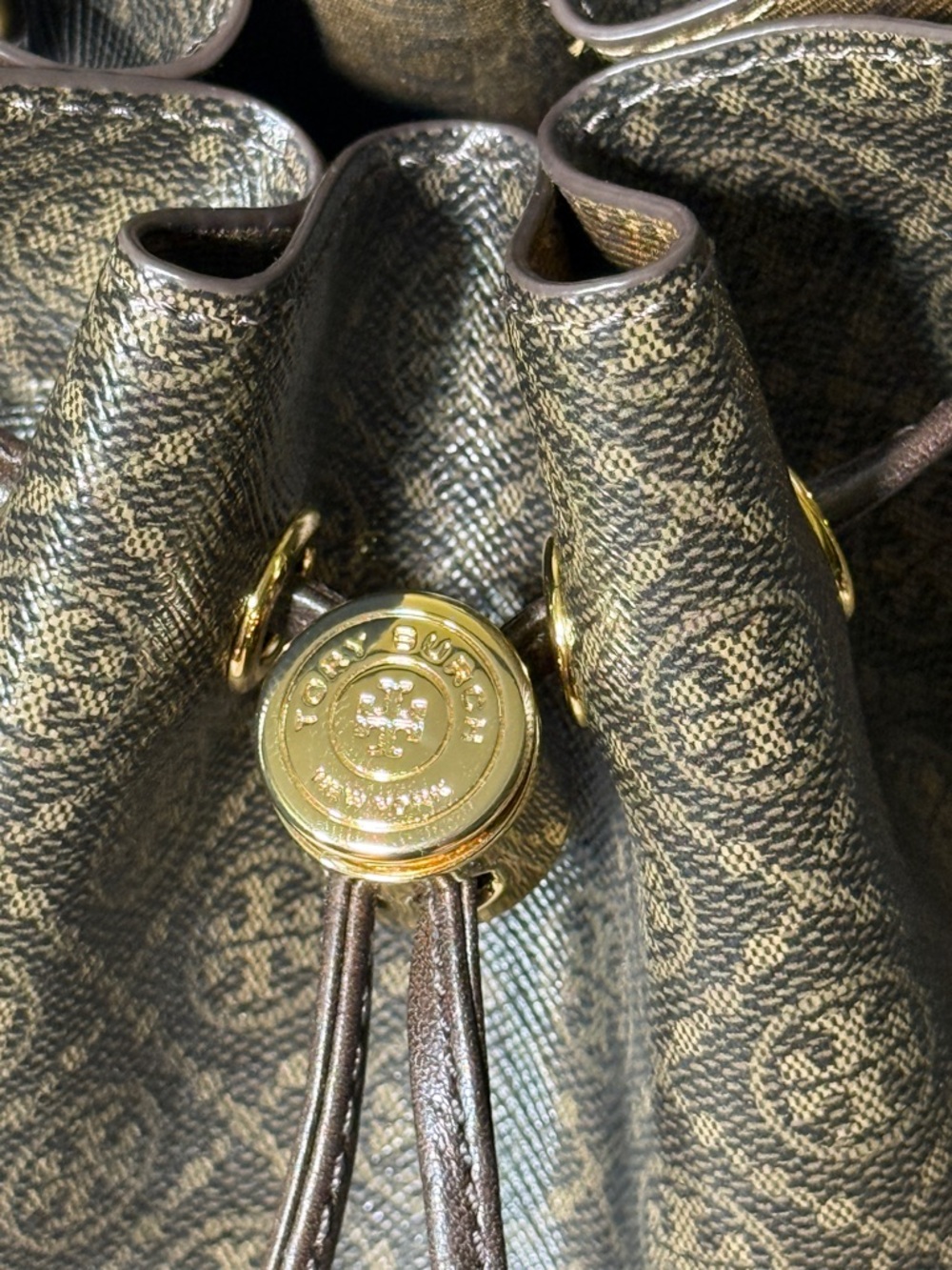 Pre-Owned Tory Burch T Monogram Coated Canvas Bucket Bag in French Press - Picture 10 of 15
